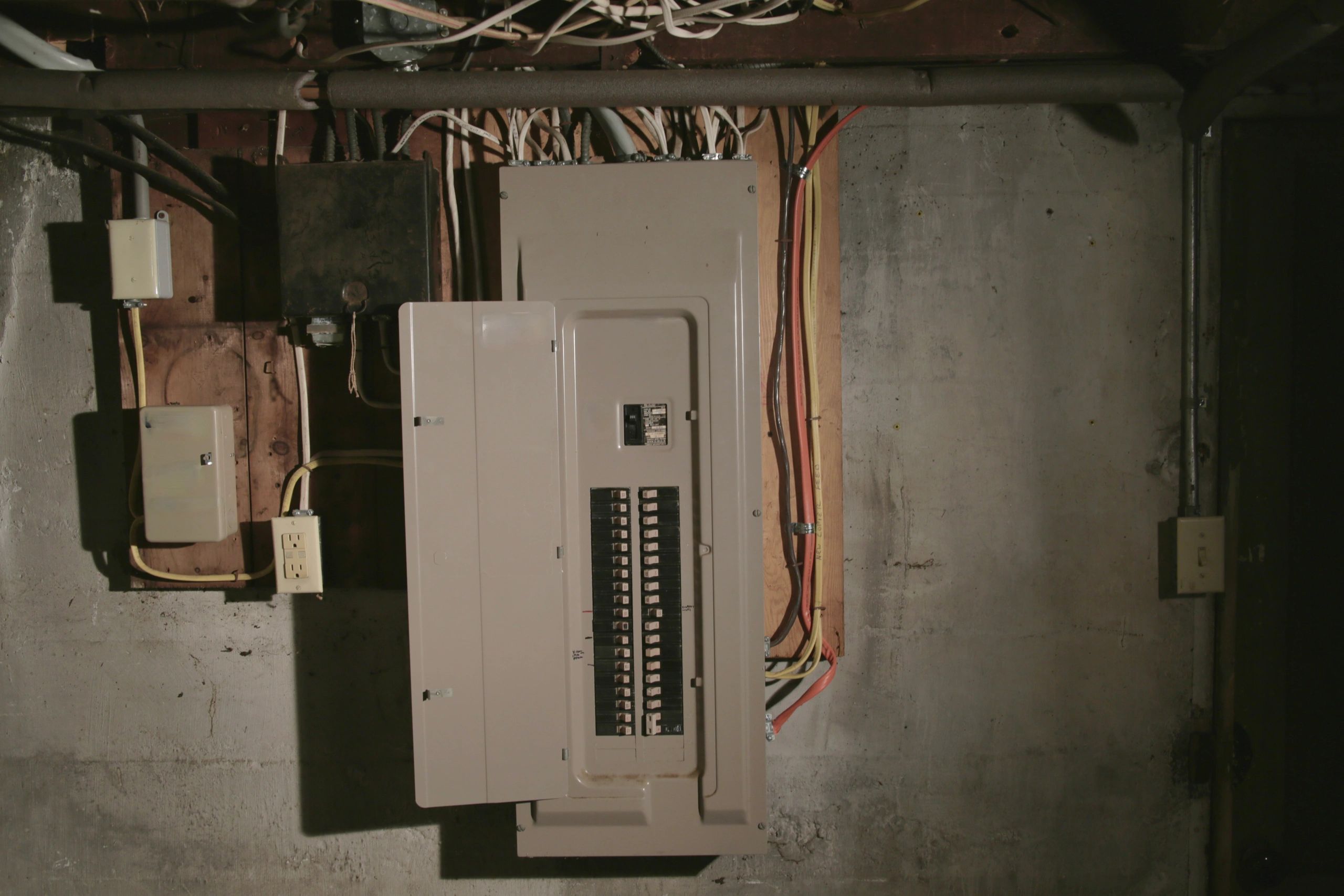 Instalações elétricas e manutenção técnica